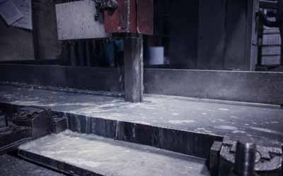 Präzise Sägezuschnitte aus 16Mo3 Stahl aus Grobblech gefertigt bei Vombrocke